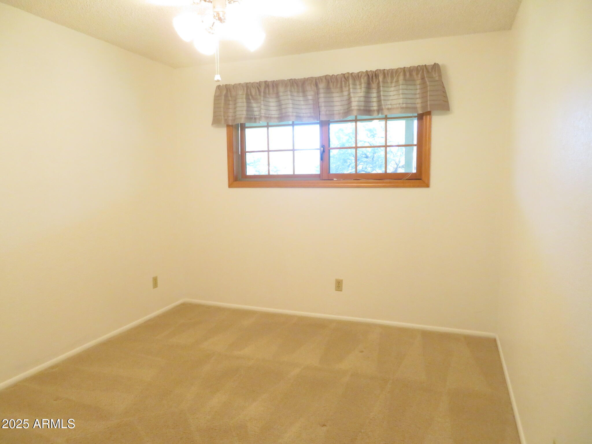 3720 Greenbrier Road Sierra Vista, AZ 85650 - Photo 18 of 30 an empty room with a windows