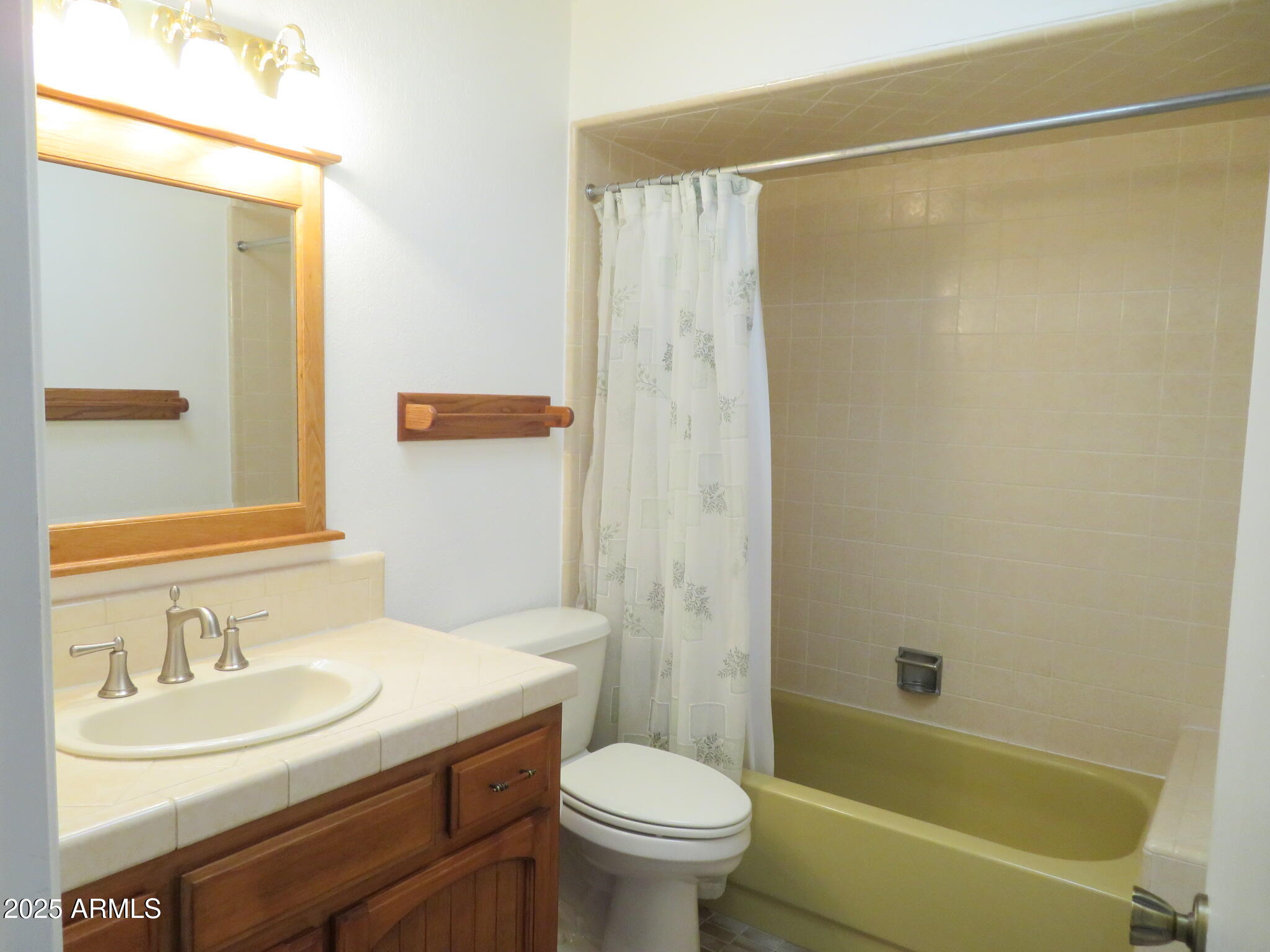 3720 Greenbrier Road Sierra Vista, AZ 85650 - Photo 19 of 30 a bathroom with a sink toilet and shower