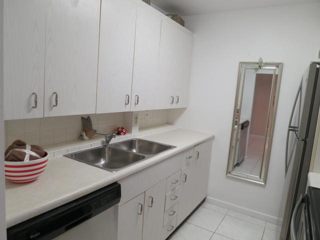 4009 Wolverton East Boca Raton, FL 33434 - Photo 2 of 13 KITCHEN
