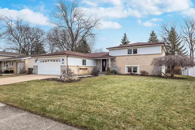 $3,500 | 2407 North Lafayette Street, Arlington Heights, IL 60004