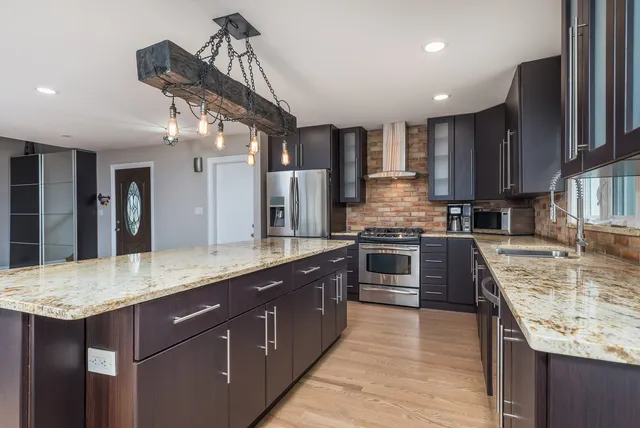 $3,500 | 2407 North Lafayette Street, Arlington Heights, IL 60004