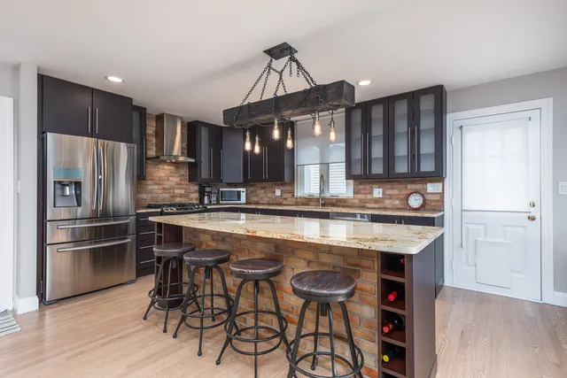 $3,500 | 2407 North Lafayette Street, Arlington Heights, IL 60004