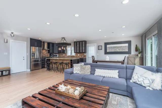 $3,500 | 2407 North Lafayette Street, Arlington Heights, IL 60004