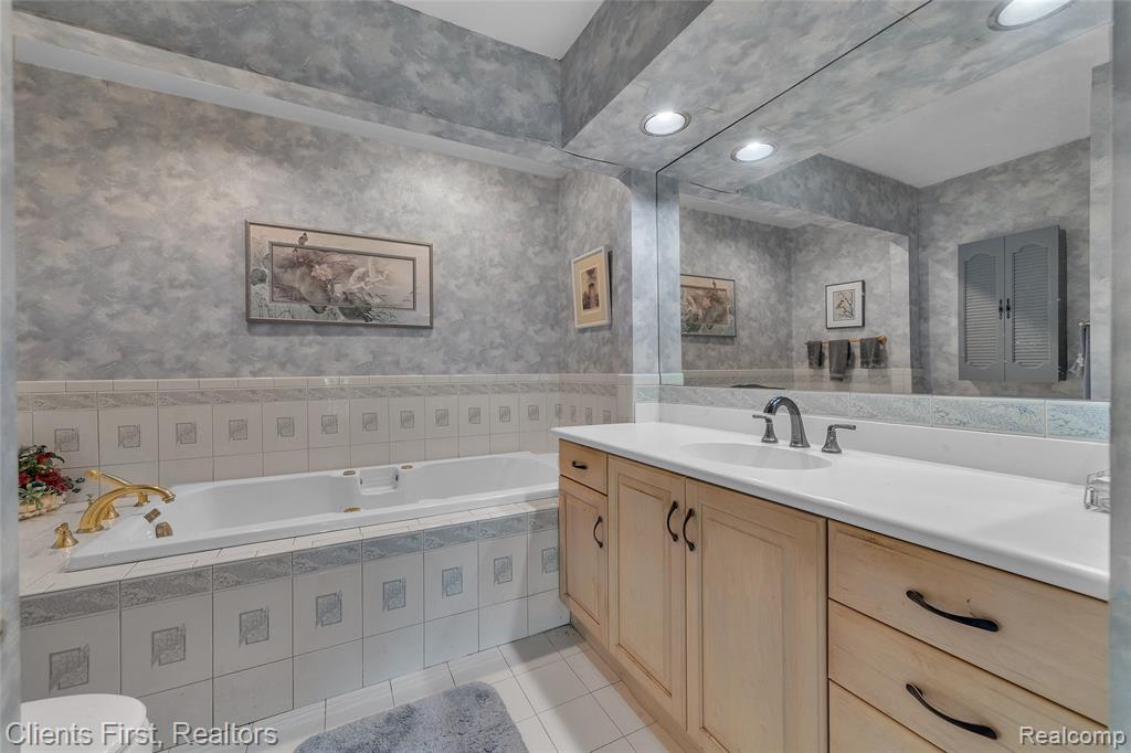 33801 Argonne Road Farmington Hills, MI 48335 - Photo 25 of 32