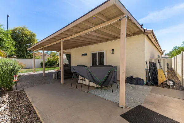 a view of a house with backyard and sitting area