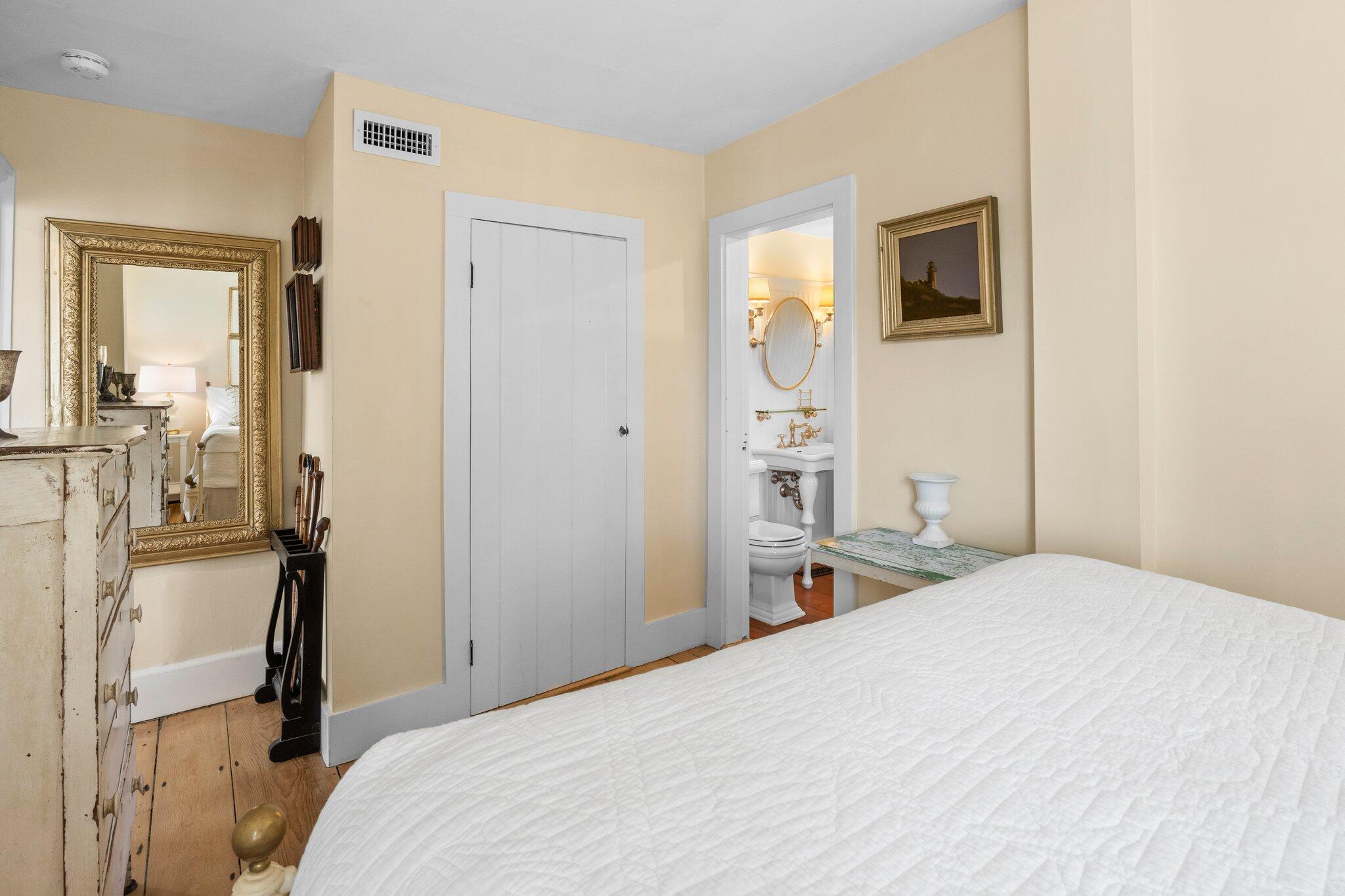 592 Commercial Street Provincetown, MA 02657 - Photo 16 of 72 16-web-or-mls-592-commercial-st