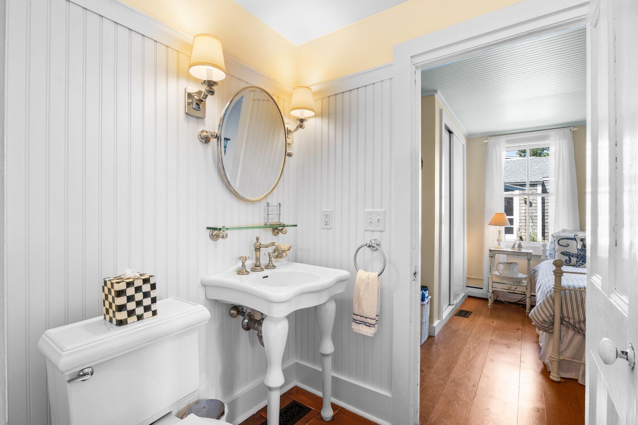 592 Commercial Street Provincetown, MA 02657 - Photo 17 of 72 17-web-or-mls-592-commercial-st