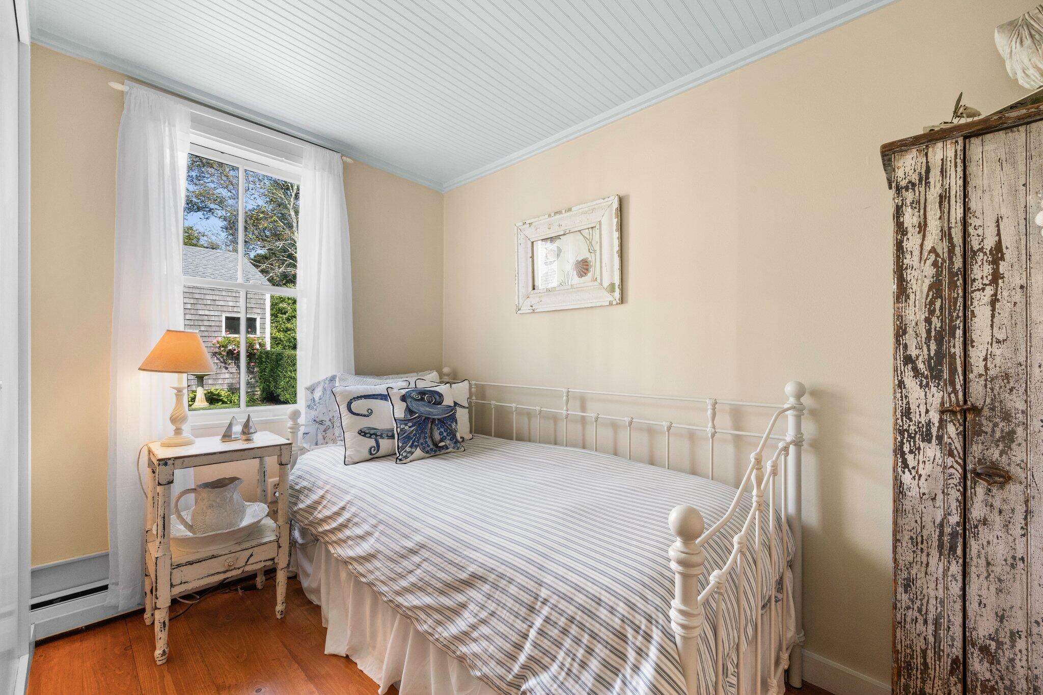 592 Commercial Street Provincetown, MA 02657 - Photo 18 of 72 18-web-or-mls-592-commercial-st