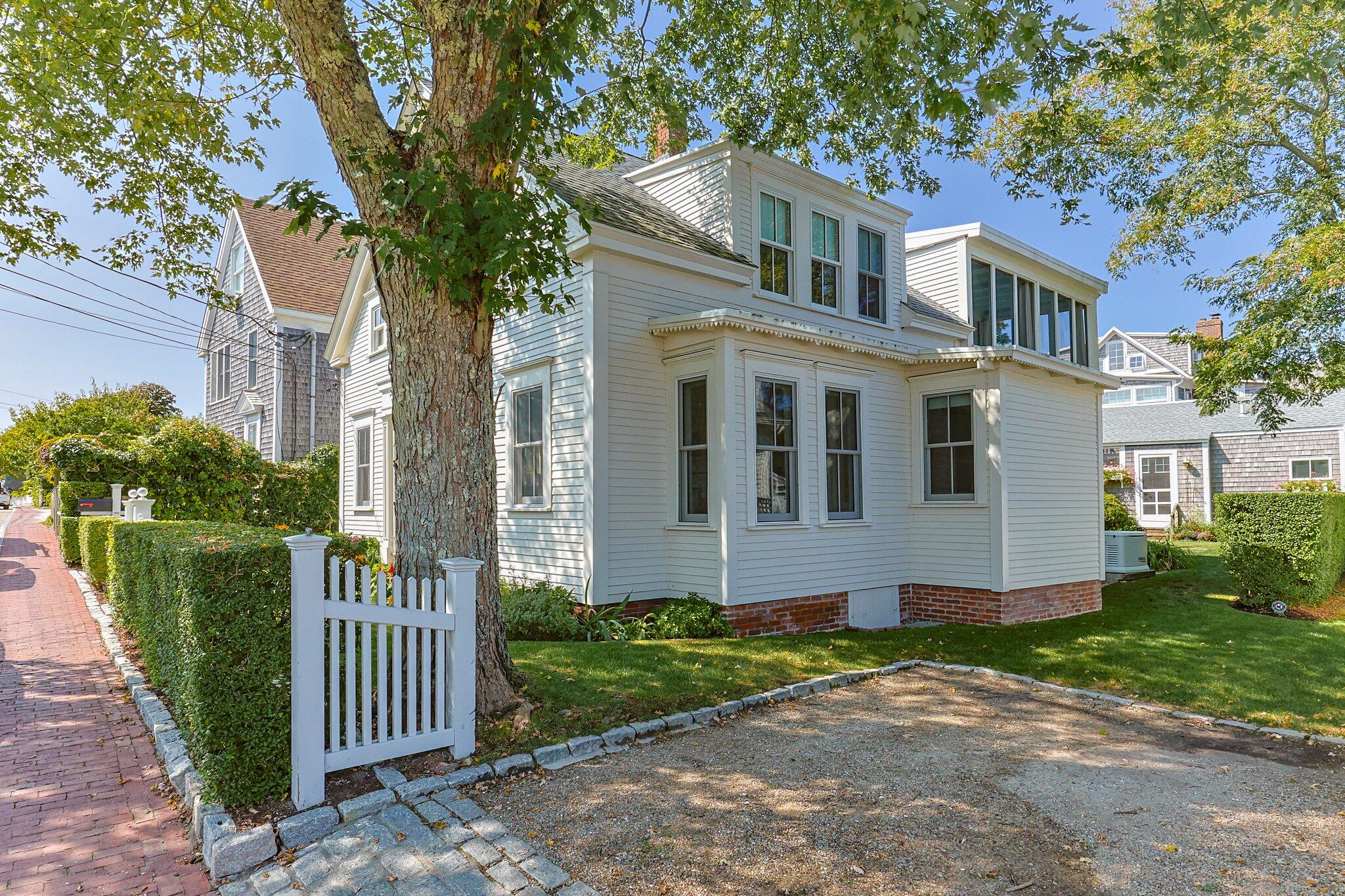 592 Commercial Street Provincetown, MA 02657 - Photo 2 of 72 2-web-or-mls-592-commercial-st