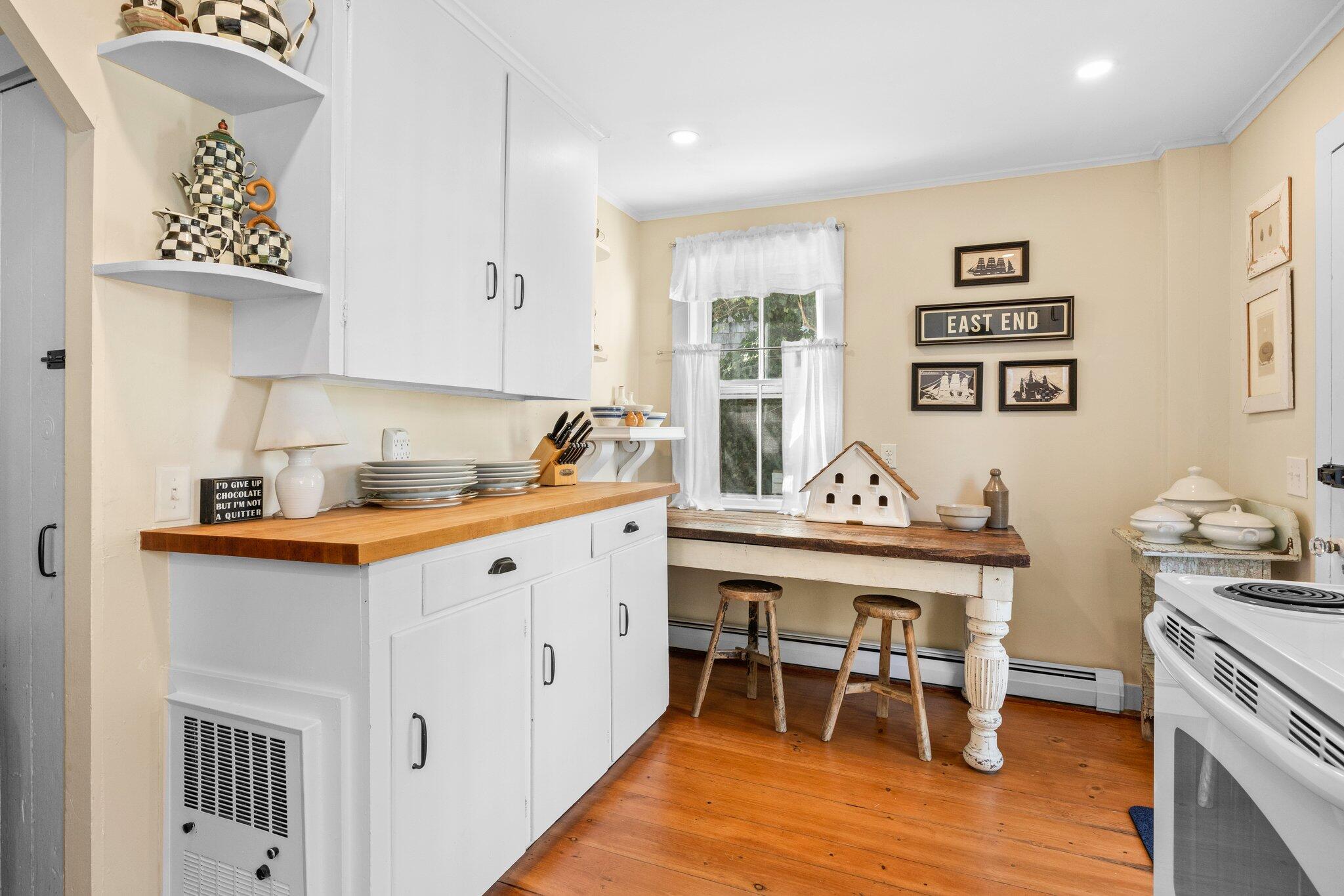 592 Commercial Street Provincetown, MA 02657 - Photo 21 of 72 21-web-or-mls-592-commercial-st