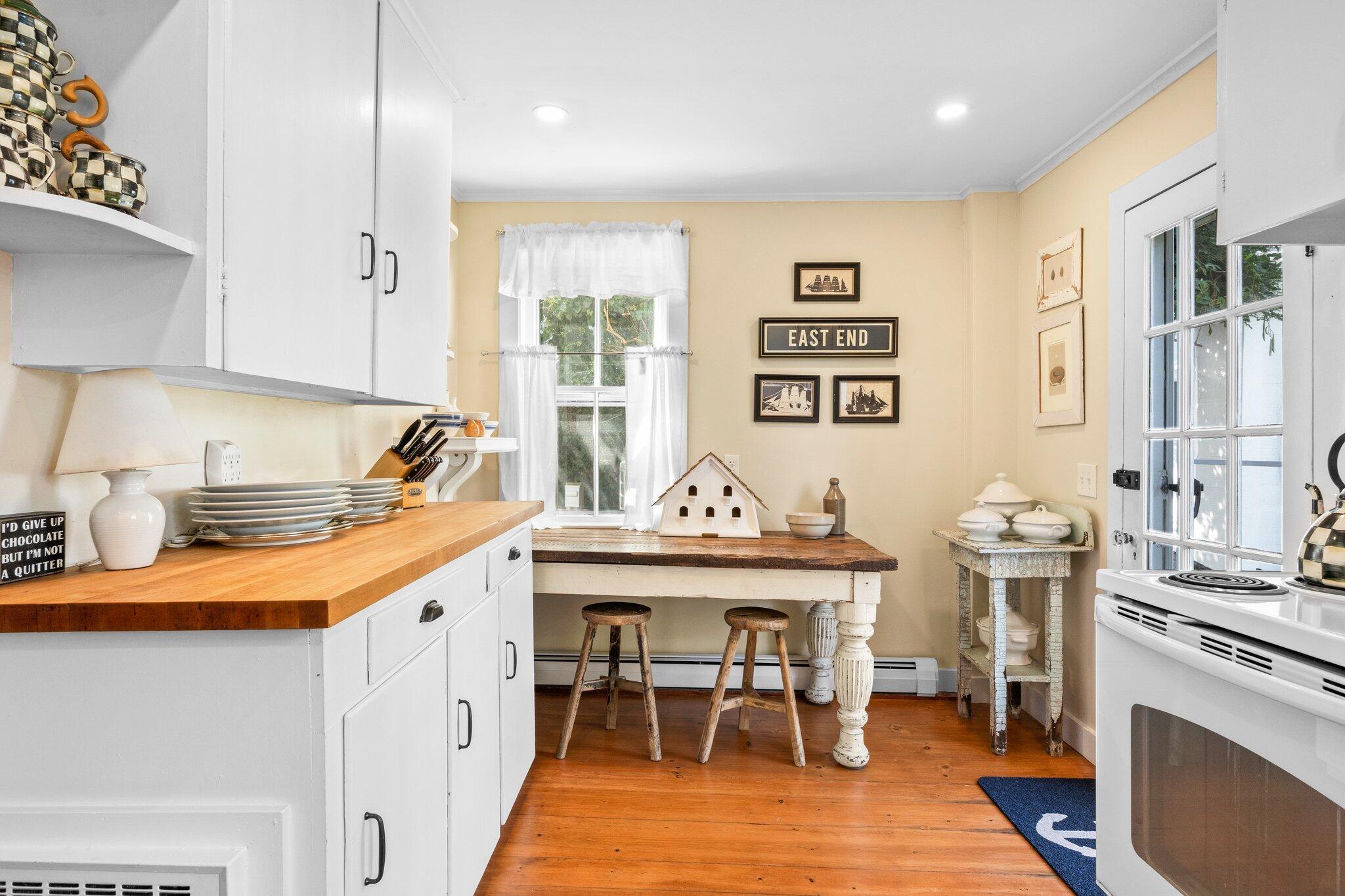 592 Commercial Street Provincetown, MA 02657 - Photo 22 of 72 22-web-or-mls-592-commercial-st