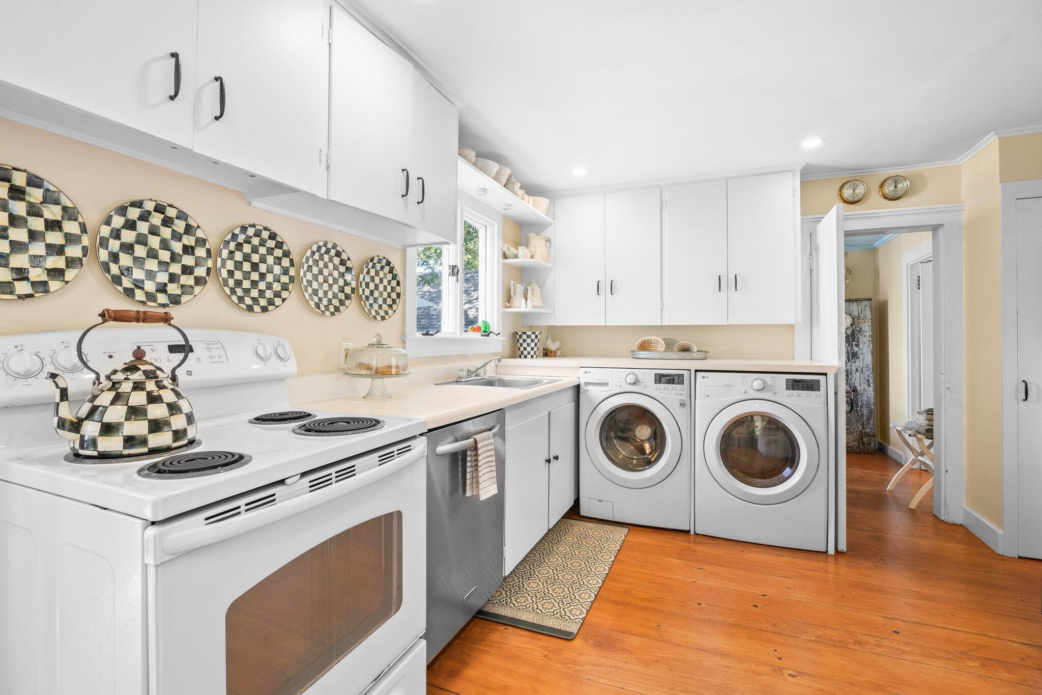 592 Commercial Street Provincetown, MA 02657 - Photo 23 of 72 23-web-or-mls-592-commercial-st