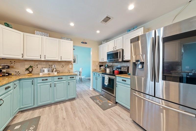 9535 Ohio Place Boca Raton, FL 33434 - Photo 4 of 16 a kitchen with kitchen island granite countertop stainless steel appliances cabinets a sink and a counter top space
