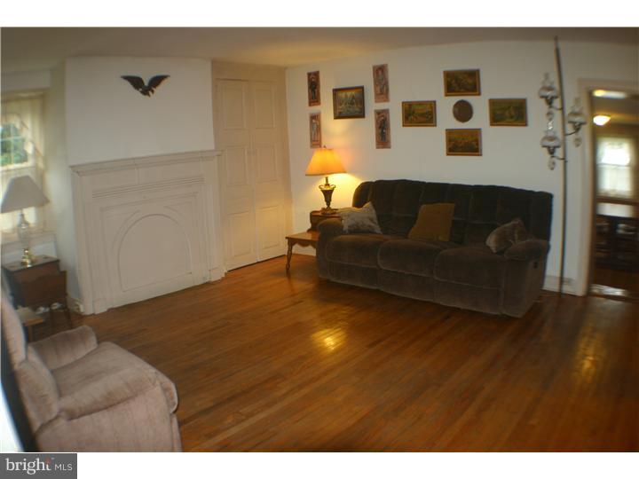 1335 Old Schuylkill Road Spring City, PA 19475 - Photo 2 of 18 Living Room