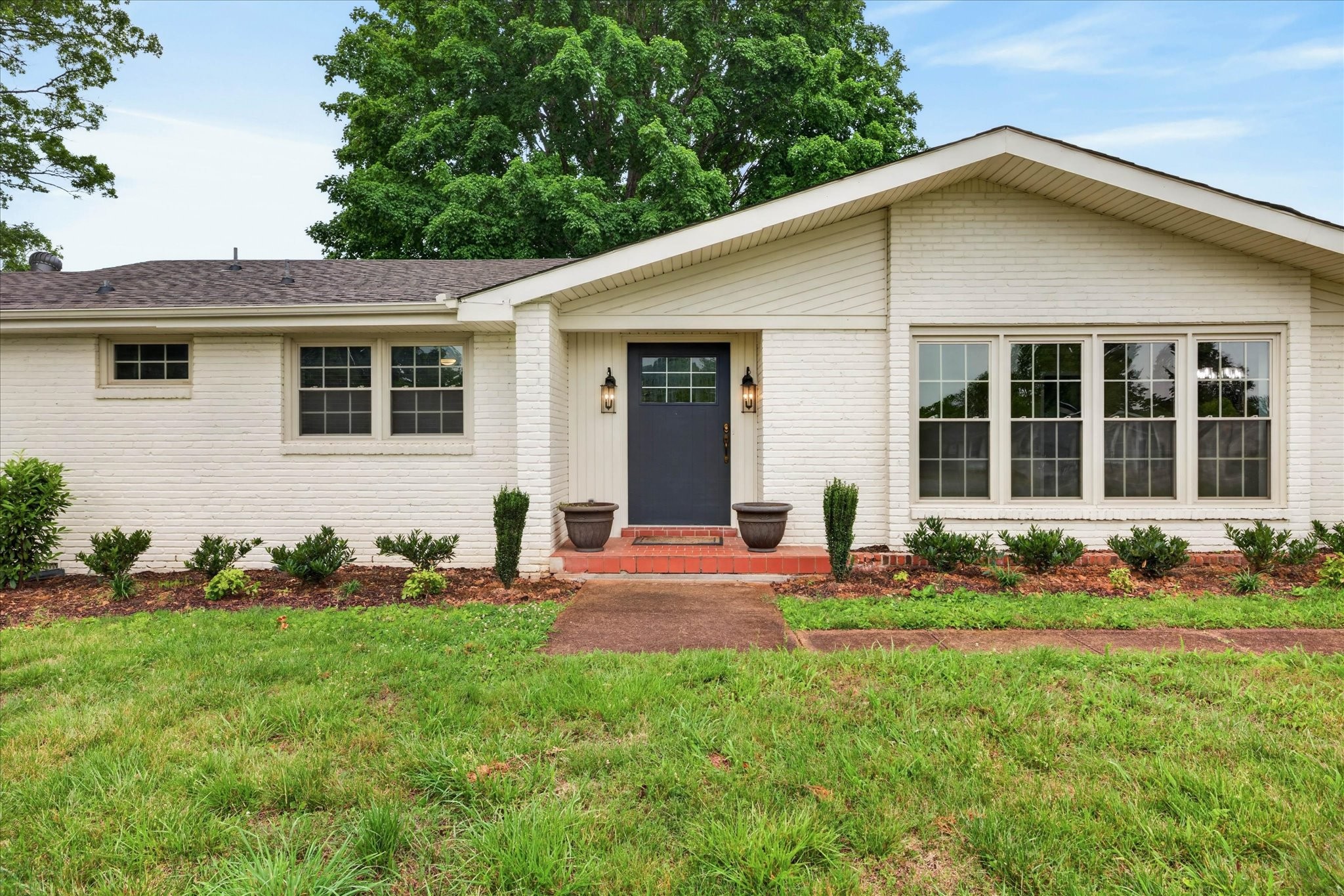 306 Locust Road Clarksville, TN 37043 - Photo 4 of 39