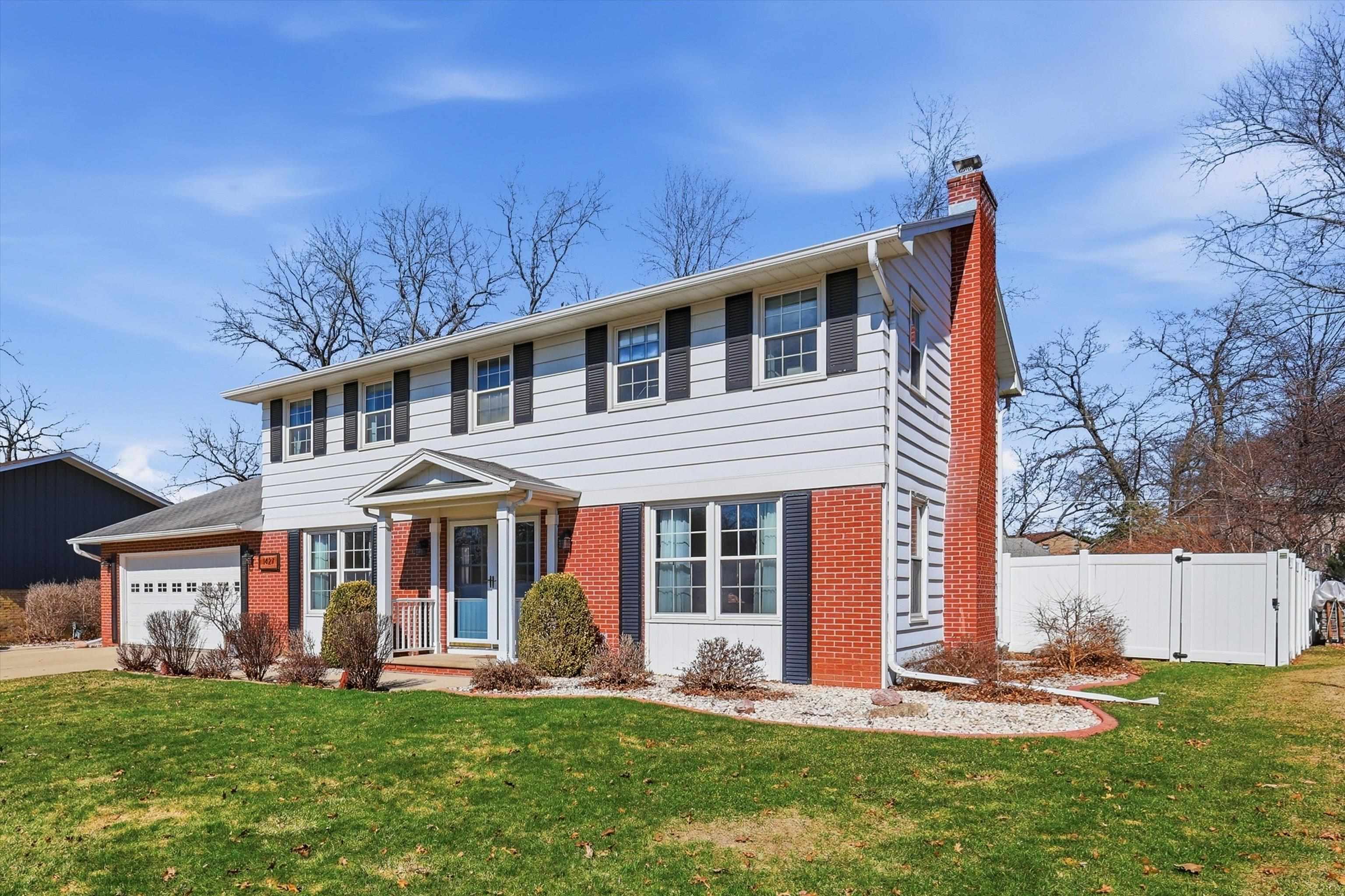 1427 Springdale Lane Green Bay, WI 54304 - Photo 4 of 31