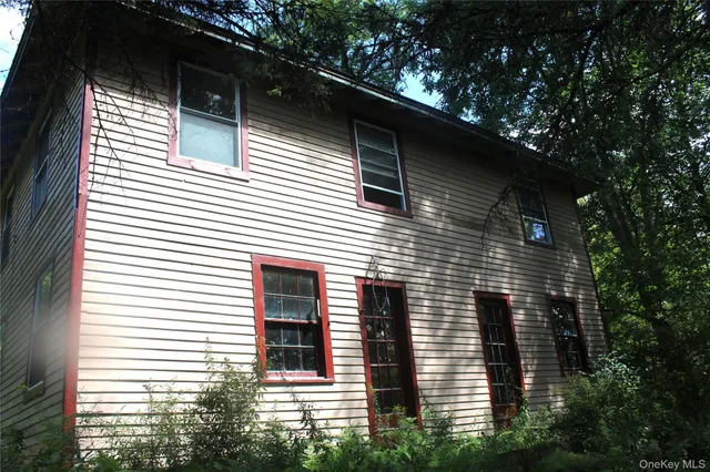 a view of a house with a garage