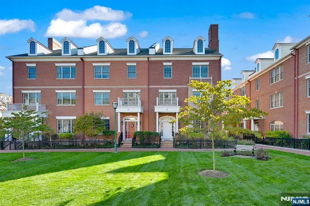 $1,200,000 | 6 Gable Walk, Livingston, NJ 07039