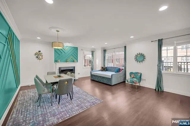 $1,200,000 | 6 Gable Walk, Livingston, NJ 07039