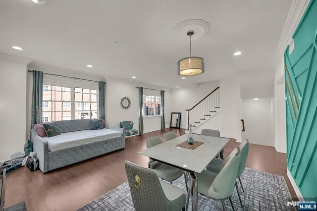 $1,200,000 | 6 Gable Walk, Livingston, NJ 07039