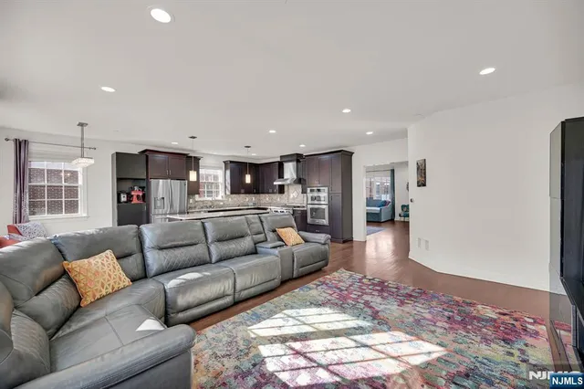 $1,200,000 | 6 Gable Walk, Livingston, NJ 07039