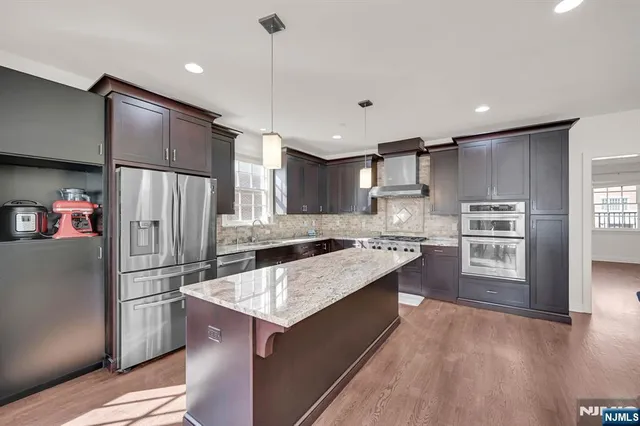 $1,200,000 | 6 Gable Walk, Livingston, NJ 07039