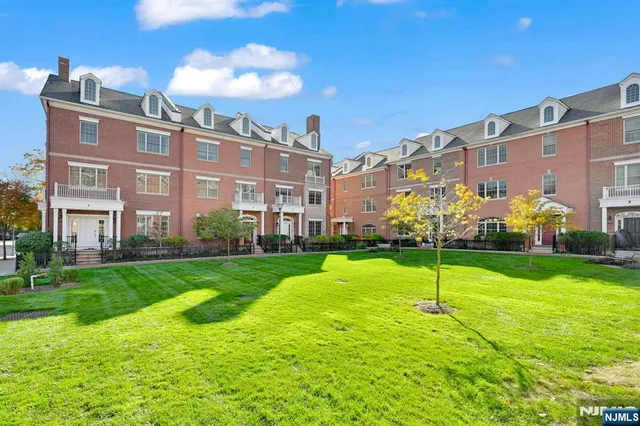 $1,200,000 | 6 Gable Walk, Livingston, NJ 07039