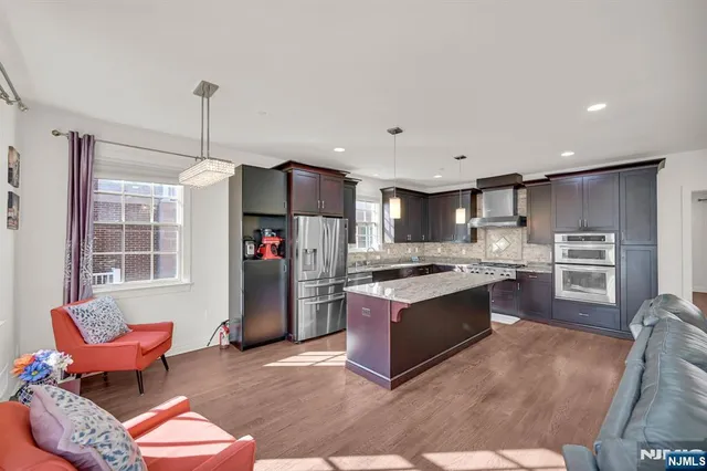 $1,200,000 | 6 Gable Walk, Livingston, NJ 07039