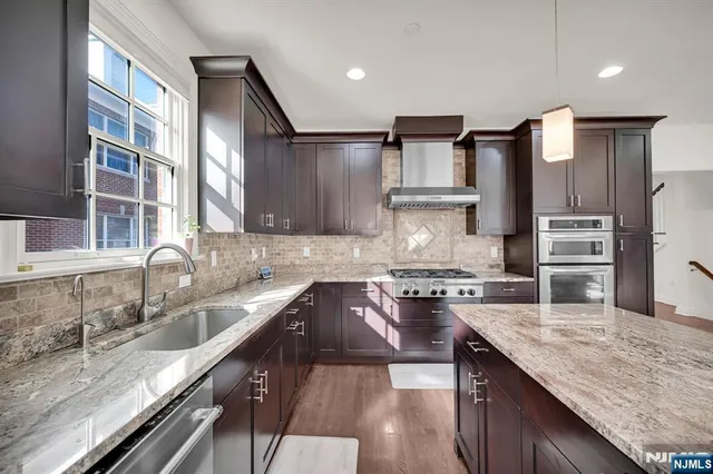 $1,200,000 | 6 Gable Walk, Livingston, NJ 07039