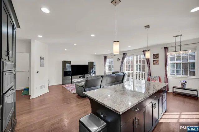 $1,200,000 | 6 Gable Walk, Livingston, NJ 07039