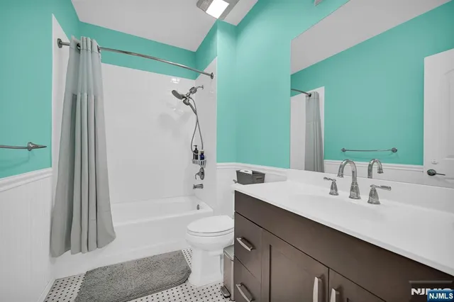 $1,200,000 | 6 Gable Walk, Livingston, NJ 07039