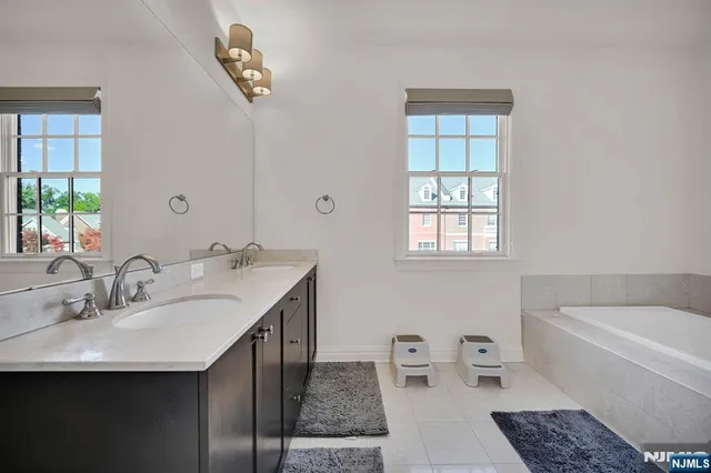 $1,200,000 | 6 Gable Walk, Livingston, NJ 07039