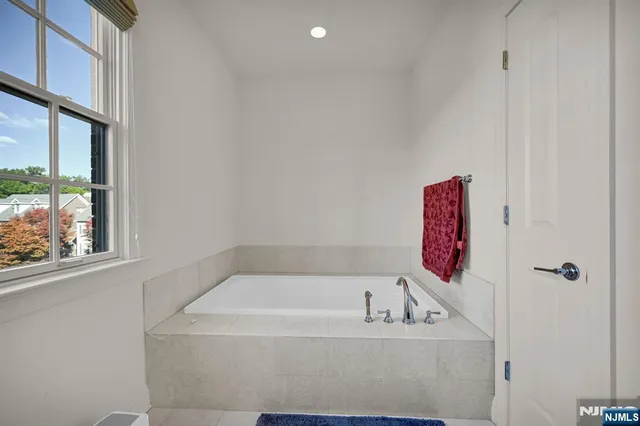 $1,200,000 | 6 Gable Walk, Livingston, NJ 07039