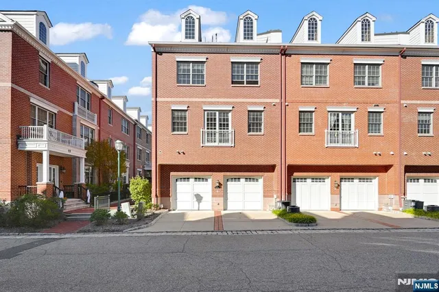 $1,200,000 | 6 Gable Walk, Livingston, NJ 07039