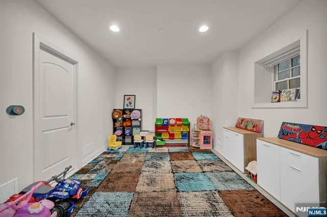 $1,200,000 | 6 Gable Walk, Livingston, NJ 07039