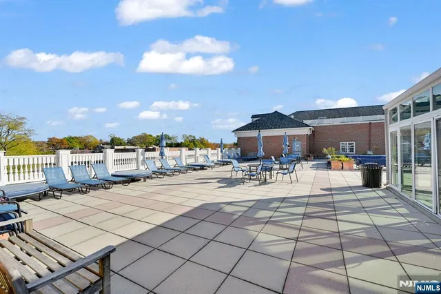 $1,200,000 | 6 Gable Walk, Livingston, NJ 07039