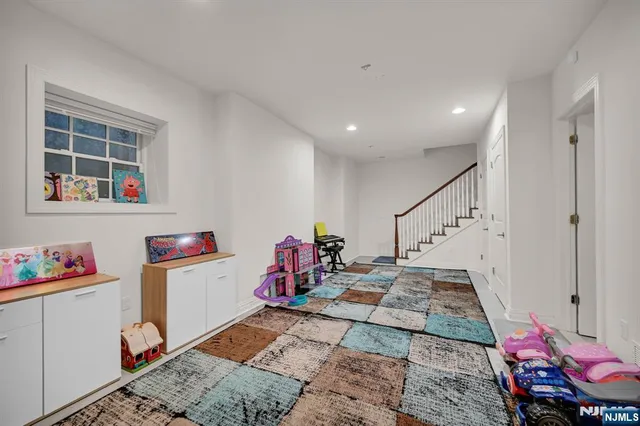 $1,200,000 | 6 Gable Walk, Livingston, NJ 07039