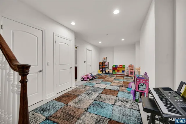 $1,200,000 | 6 Gable Walk, Livingston, NJ 07039