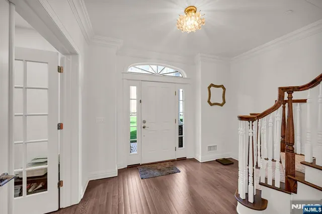 $1,200,000 | 6 Gable Walk, Livingston, NJ 07039