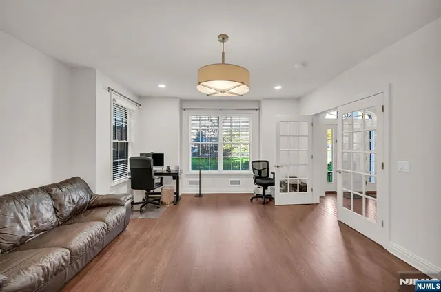 $1,200,000 | 6 Gable Walk, Livingston, NJ 07039