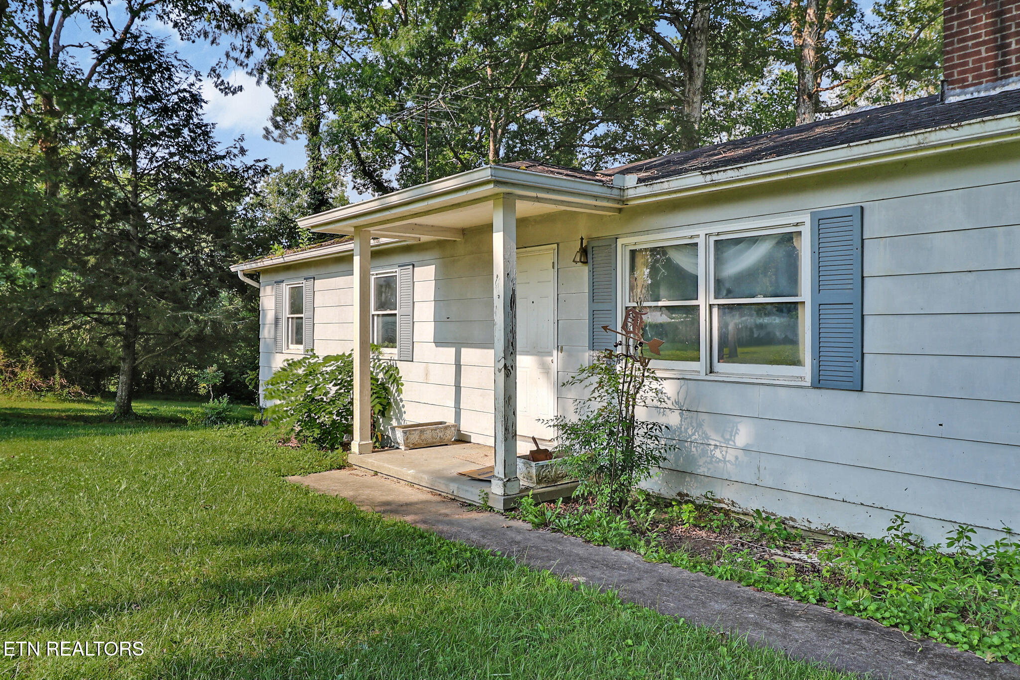 682 Dunbar Road Crossville, TN 38572 - Photo 2 of 8 Front Entry
