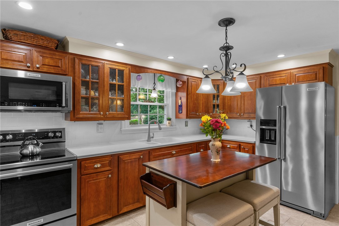 180 Lansdowne Road Warwick, RI 02888 - Photo 11 of 50