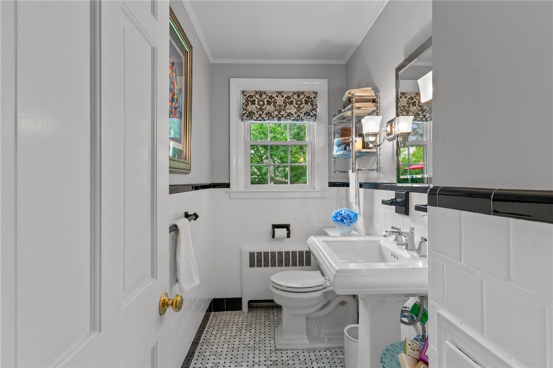 180 Lansdowne Road Warwick, RI 02888 - Photo 8 of 50