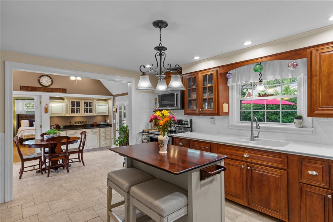 180 Lansdowne Road Warwick, RI 02888 - Photo 9 of 50