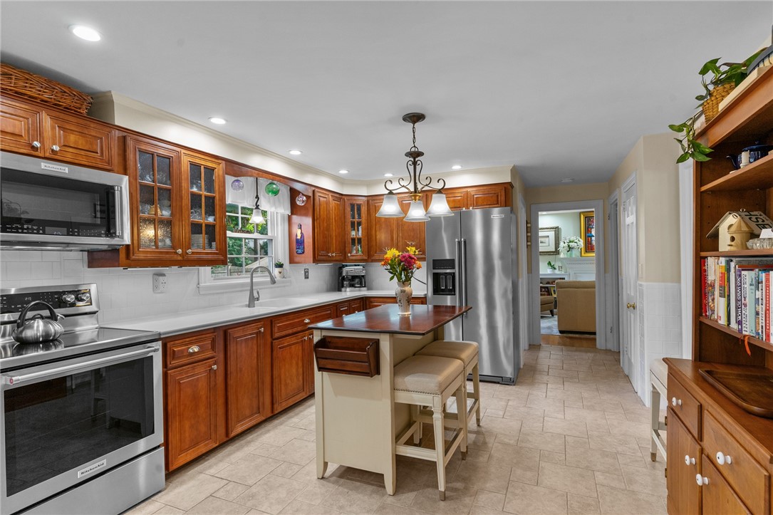 180 Lansdowne Road Warwick, RI 02888 - Photo 10 of 50