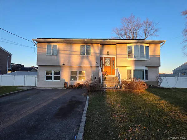 $670,000 | 98 Andrew Avenue, Islip Terrace, NY 11752