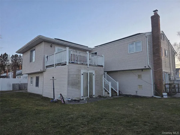 $670,000 | 98 Andrew Avenue, Islip Terrace, NY 11752