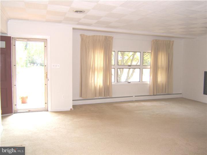 317 Goodley Road Wilmington, DE 19803 - Photo 7 of 19 Living Room