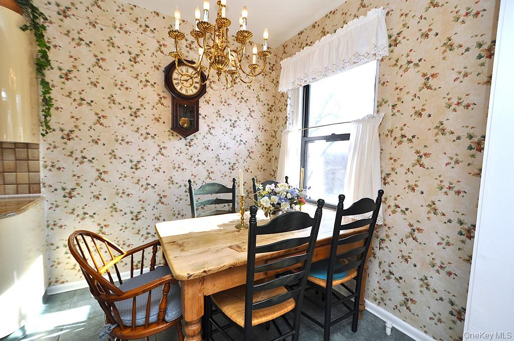 143 Garth Road, Unit 4D Scarsdale, NY 10583 - Photo 13 of 45 Kitchen Dining Area