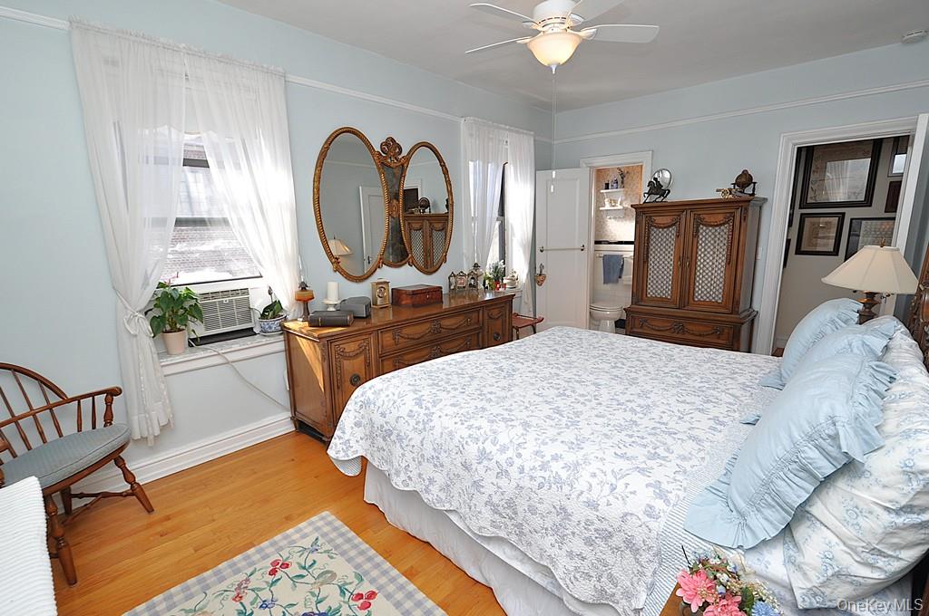 143 Garth Road, Unit 4D Scarsdale, NY 10583 - Photo 21 of 45 The corner, primary bedroom en-suite has a full bath with walk-in closet and is approx 17'-1" x 10'-6".